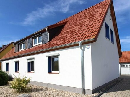 Doppelhaushälfte in Stadtrandlage mit separatem Wohngartenhaus