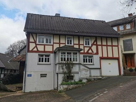 Wohnhaus mit vielseitig nutzbarer Scheune in Hatzfeld-Reddighausen