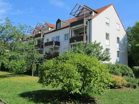 BEZUGSFREI! 2-Raum-Wohnung mit Terrasse und Gartenanteil inkl. TG-Stellplatz, TOP Lage, zu verkaufen!