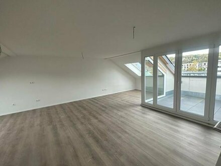 ** Sichere Kapitalanlage** Moderne 2,5-Zimmer-Dachgeschosswohnung mit Dachterrasse