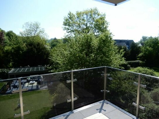 Etagen Wohnung - komplett möbliert - gehobene Ausstattung - großer Balkon direkt am Kurpark