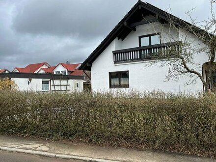 Freistehendes Einfamilienhaus mit Garage Voll Unterkellert