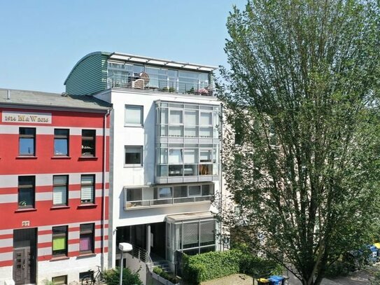 Helle, moderne Wohnung mit Einbauküche, Vollbad, Einbauschränken, Balkon & Stellplatz