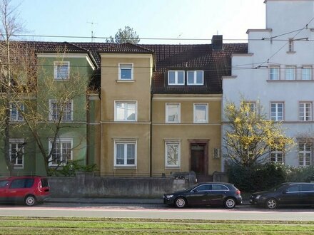 NÜRNBERG-TULLNAU: STILVOLLE 3-ZIMMER-WOHNUNG MIT SÜDBALKON UND EBK IM 1. OG