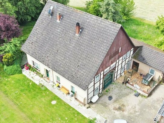 Wohnen in Alleinlage! Bauernhaus mit großem Grundstück in Extertal