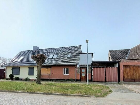 Stark Sanierungsbedürftiges Einfamilienhaus mit Garage in Osterburg (Handwerkerobjekt)