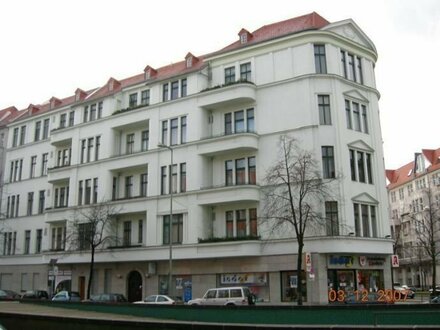 Repräsentative 7-Zimmerwohnung nahe Ku.-damm/Adenauerplatz! Komplett saniert! 3 Balkone! Gepflegter Altbau! LIFT!