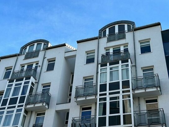 Schöne Wohnung im Maisonette-Stil mit Terrasse, Lift & 2 TG-Plätzen