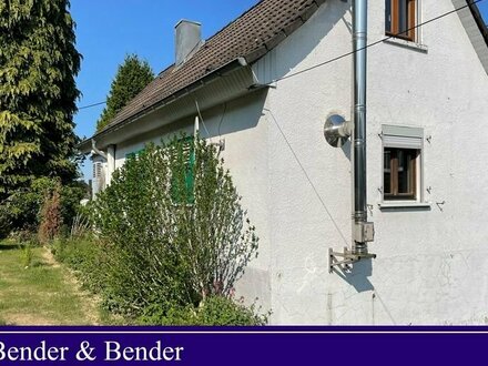 Kleines Einfamilienhaus mit Garten und zwei Garagen!