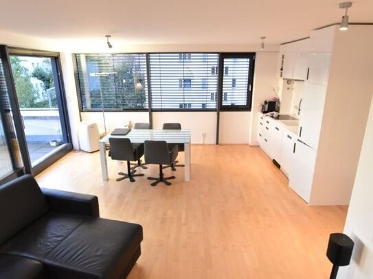 Penthouse 2,5-Raum-Wohnung - möbiliert mit offener Küche, Aufzug, Keller, großer Sonnenterrasse