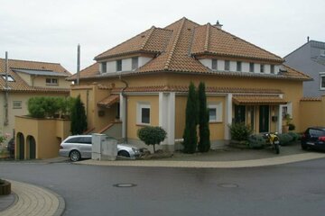 Mediterranes ruhiges wohnen im Herzen von Nußloch im 4 Familienhaus mit Garten