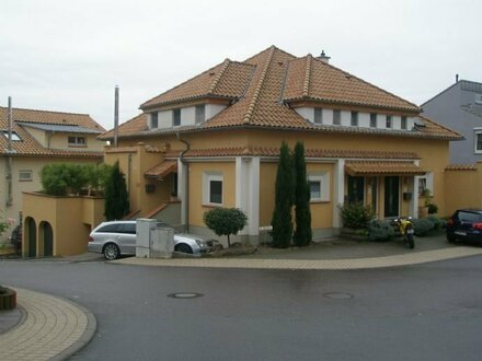 Mediterranes ruhiges wohnen im Herzen von Nußloch im 4 Familienhaus mit Garten