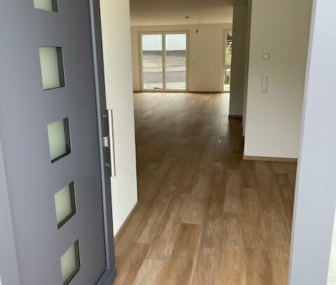 NEUBAU - 5,5 Zi mit Keller, Garage u. Stellplatz!