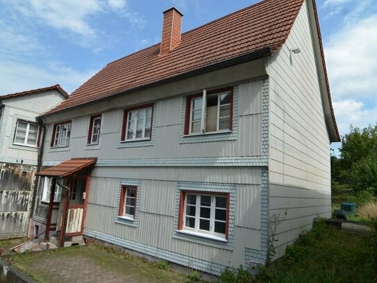 Oase der Ruhe im Altstadtkern Steinau an der Straße: Urgemütliches, teilmodernisiertes Wohlfühl-Einfamilienhaus mit ang…