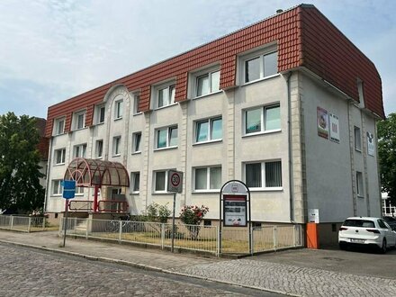 Beste Lage & freie Gestaltungsmöglichkeiten: Bürofläche + Stellplatz und guter Infrastruktur