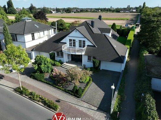 Exklusive Landhausvilla mit Innenschwimmbad auf Süd-Grundstück in Golfplatznähe von Alt-Meererbusch