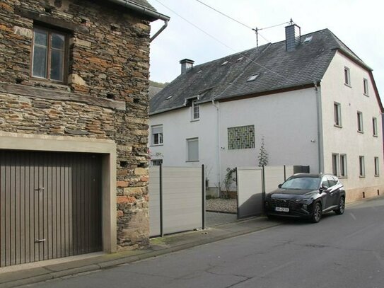 Einfamilienhaus mit Scheune, Garage und Stellplätzen in Wintrich