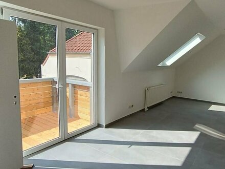 Exzellent sanierte Wohnung mit Balkon und offenem Wohnraum in guter Lage !!
