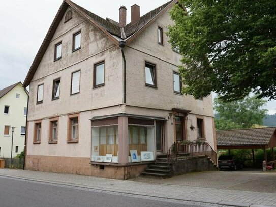 Charmantes Dreifamilienhaus mit Laden und weitläufigem Grundstück im schönen Baiersbronner Oberdorf