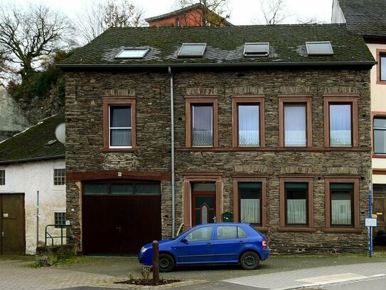 In Folz 2 In Dhron steht Ihr ehemaliges Winzerhaus mit Wohnraum und Lagerfläche- Sie werden staunen!