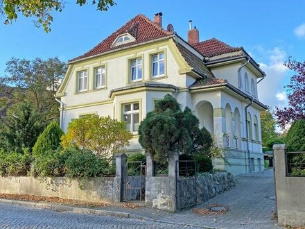 Repräsentative Villa mit großzügigem Grundstück in Ostseenähe