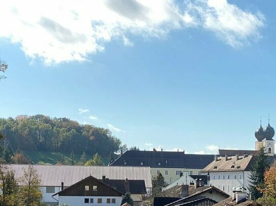 Metten b. Deggendorf: Gr. Mehrgenerationen-Wohnaus - Einlieger-Whg. mögl. - Waldrandlage m. Bachlauf