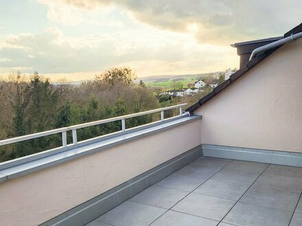 Große, gepflegte Wohnung mit schöner Dachterrasse!