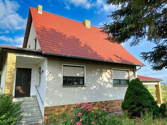 Schönes Einfamilienhaus mit Terrasse, Garage, großem Grundstück und Blick auf die Felder in Mockrehna