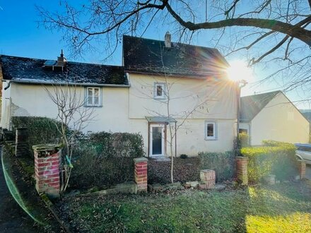 **Reserviert** Kleiner reizender Hof, sanierungsbedürftig, aber liebenswert! Einfamilienhaus mit Scheune, Stall und kle…