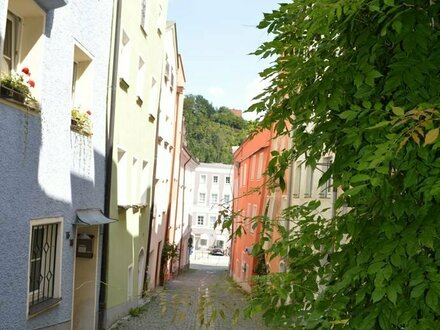 -PREUSSER- KAPITALANLAGE HISTOR. ALTSTADTHAUS 1700 JH. MIT 3 VERMIETETEN WOHNUNGEN AM FUßE DER BURG