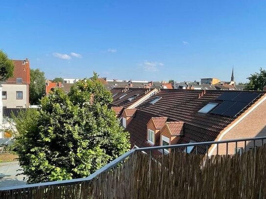 Dreizimmerwohnung mit versetzten Ebenen mit Blick über die Dächer der Neustadt!