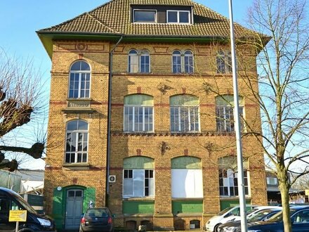 Hennef-Zentrum, darf es etwas Besonderes sein? Denkmalgeschützte Schule von 1893 mit Gewölbekeller