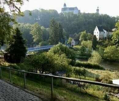 Grundstück mit Blick zur Rochsburg + Haus mit Mieteinnahmen