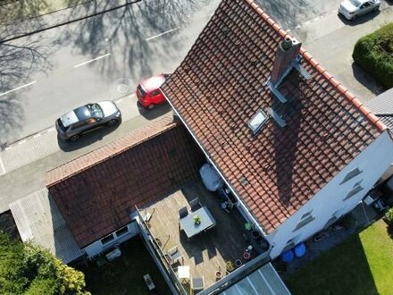 Sehr schönes 2-Familien-Haus mit Garage, Terrasse, Garten, Dachterrasse