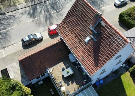 Sehr schönes 2-Familien-Haus mit Garage, Terrasse, Garten, Dachterrasse