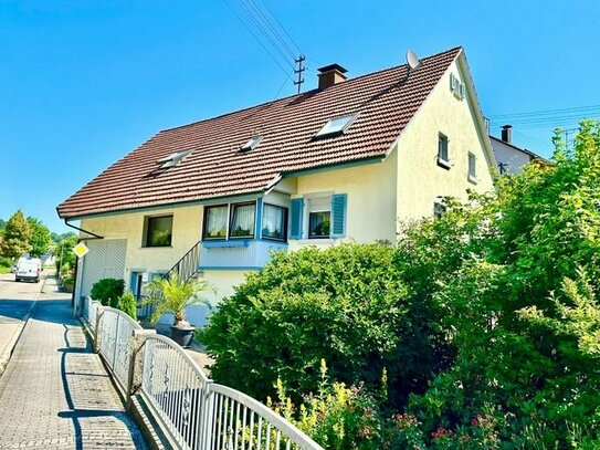 Freistehendes Einfamilienhaus mit möglichem Bauplatz / wunderschönem Garten