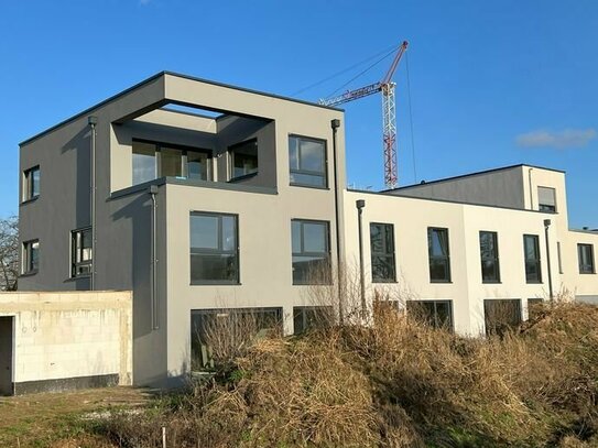 Exklusives Reihenendhaus mit ca. 217m² im Bauhaus-Stil im Neubaugebiet Nilkheim
