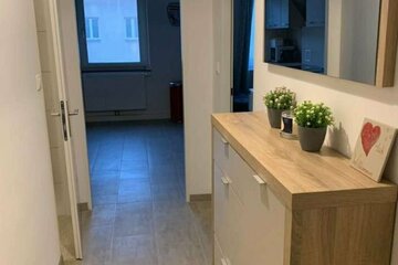 Schöne 2 Zimmer Wohnung Balkon mit Einbauküche Keller