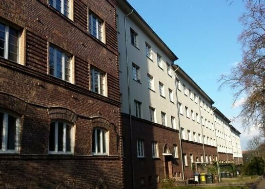 2-Raum-Wohnung mit Einbauküche in uninähe