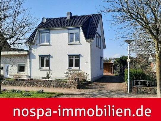 Bereits in vielen Bereichen umfangreich modernisiertes Einfamilienhaus mit Gartenteich und Carport!