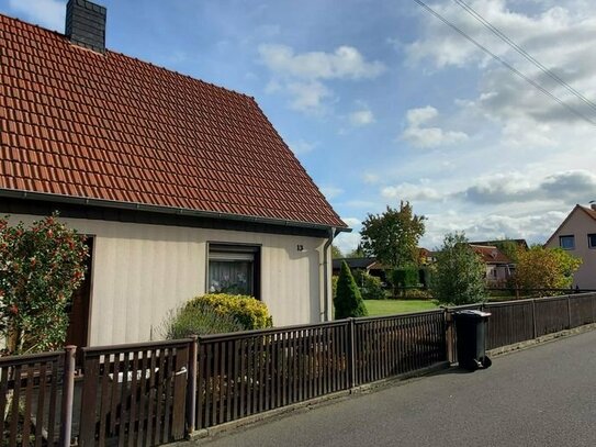 Doppelhaushälfte in Neukieritzsch mit großem Grundstück und Nebengelass zu verkaufen.