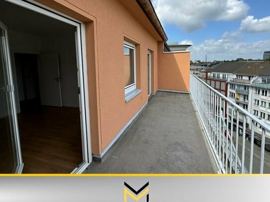 Mit dem Aufzug in Ihre eigene Etage! Vollständig sanierte Traumwohnung mit Terrasse und Balkon in Düsseldorf-Wehrhahn