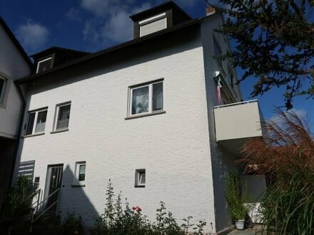 Wohnhaus in ruhiger Lage mit Fernblick, Nebengebäude mit Ausbaupotential