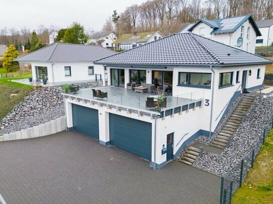 Neubau Bungalow mit atemberaubendem Ausblick, Garage für 3 Autos und 5 Stellplätzen in Kemmenau