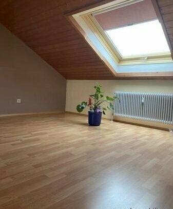 4-Zi. Dachgeschosswohnung mit Dachterasse und Garage