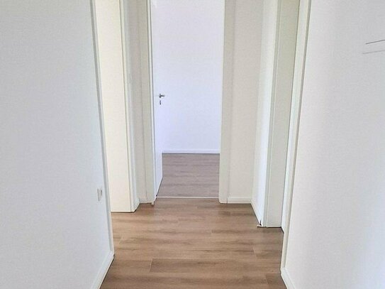 ERSTBEZUG : Frisch renovierte 3 Zimmer Wohnung