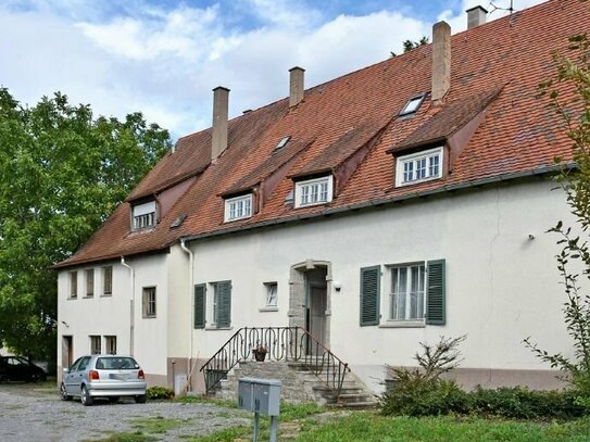 Bevorzugte Wohnlage! Grundstück/freistehendes Wohnanwesen und große Scheuer