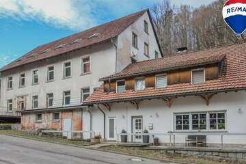 Einfamilienhaus mit zwei Lagerhallen für Handwerker in Tiefenstein