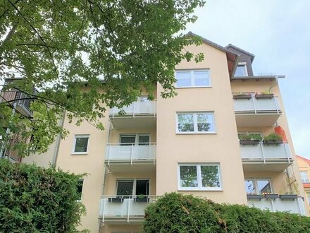 Schöne und helle 2-Zimmerwohnung mit Einbauküche und Balkon / PKW-Stellplatz auf Wunsch