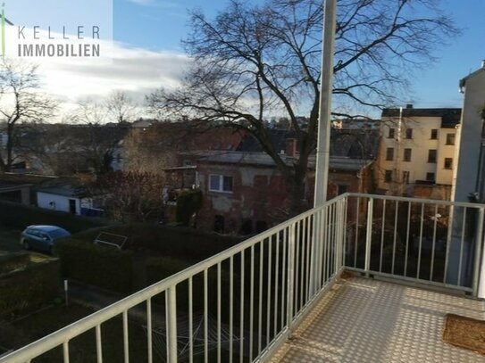 3-Raum-Wohnung mit großer Wohnküche und Süd-Balkon, Garagenstellplatz im Hof